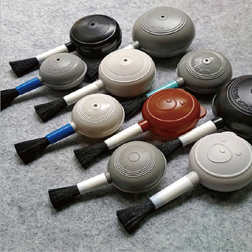 Spazzola per soffiaggio dell'orso dei cartoni animati per la pulizia di ambiti o scanalature