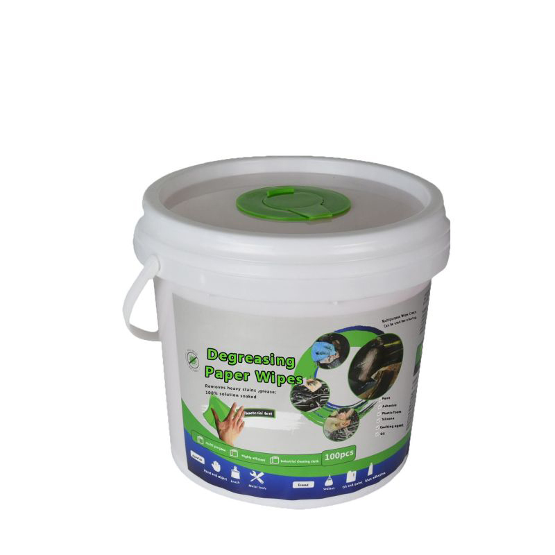 Salviette sgrassanti e detergenti per rimuovere le macchie di olio dal lavello